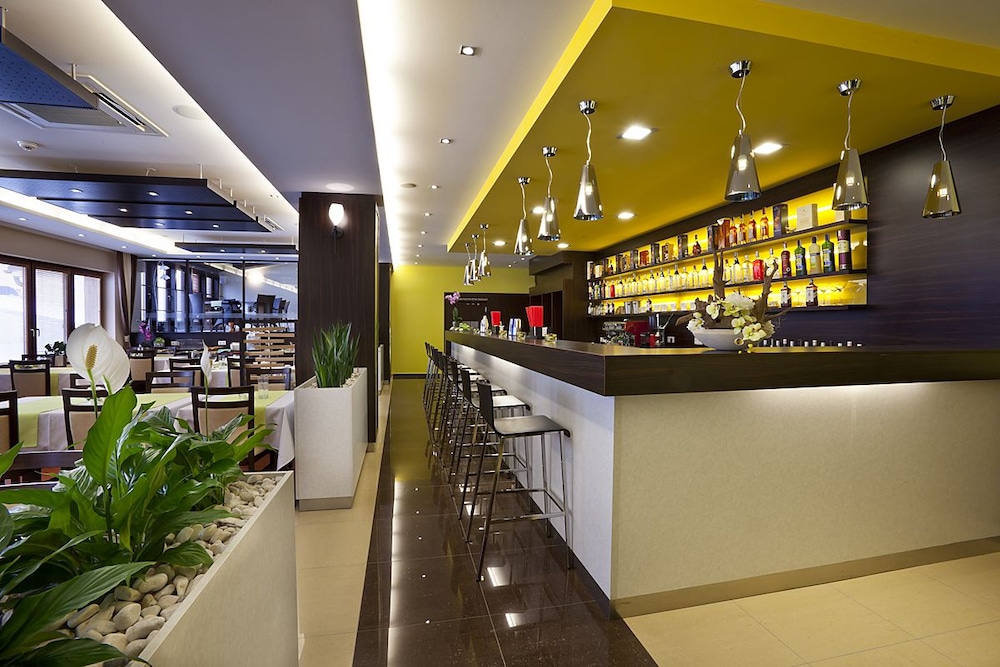 Viktor Hotel 5/55