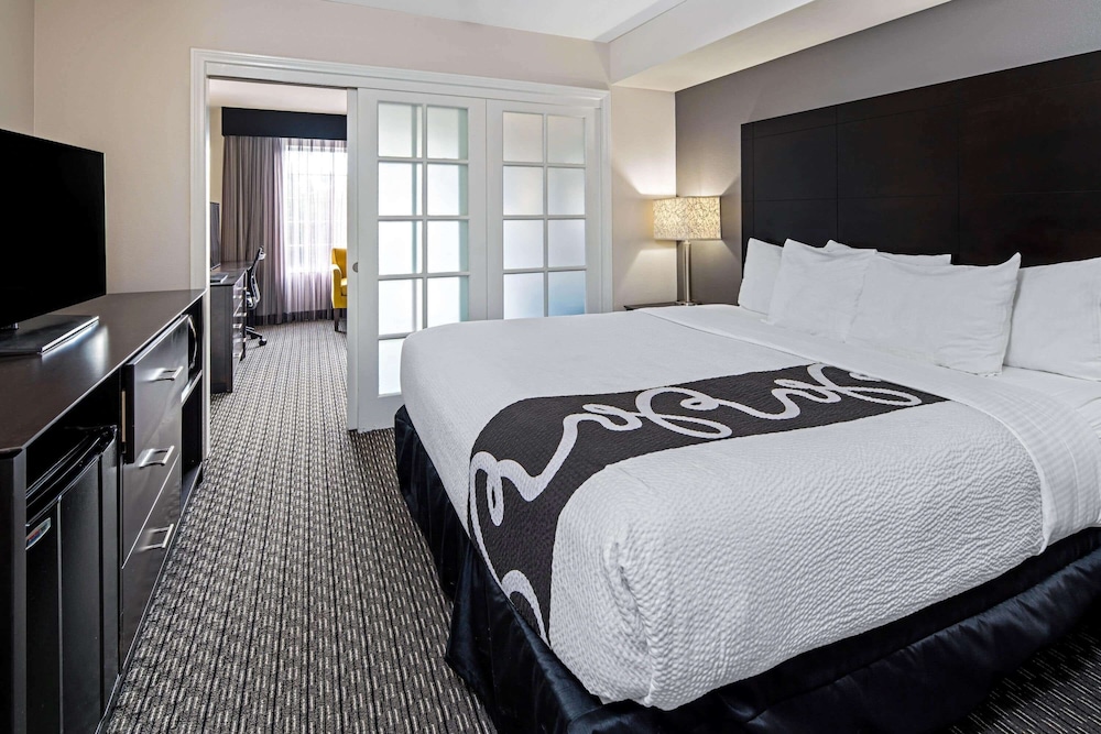 Holiday Inn Express & Suites Anaheim Convention Center Area 18/45