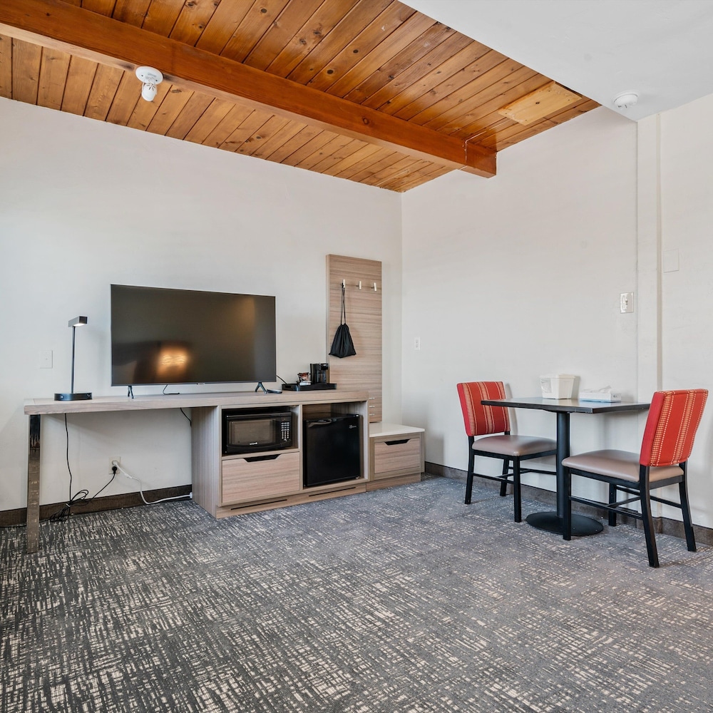 Pacific Shores Inn 43/56