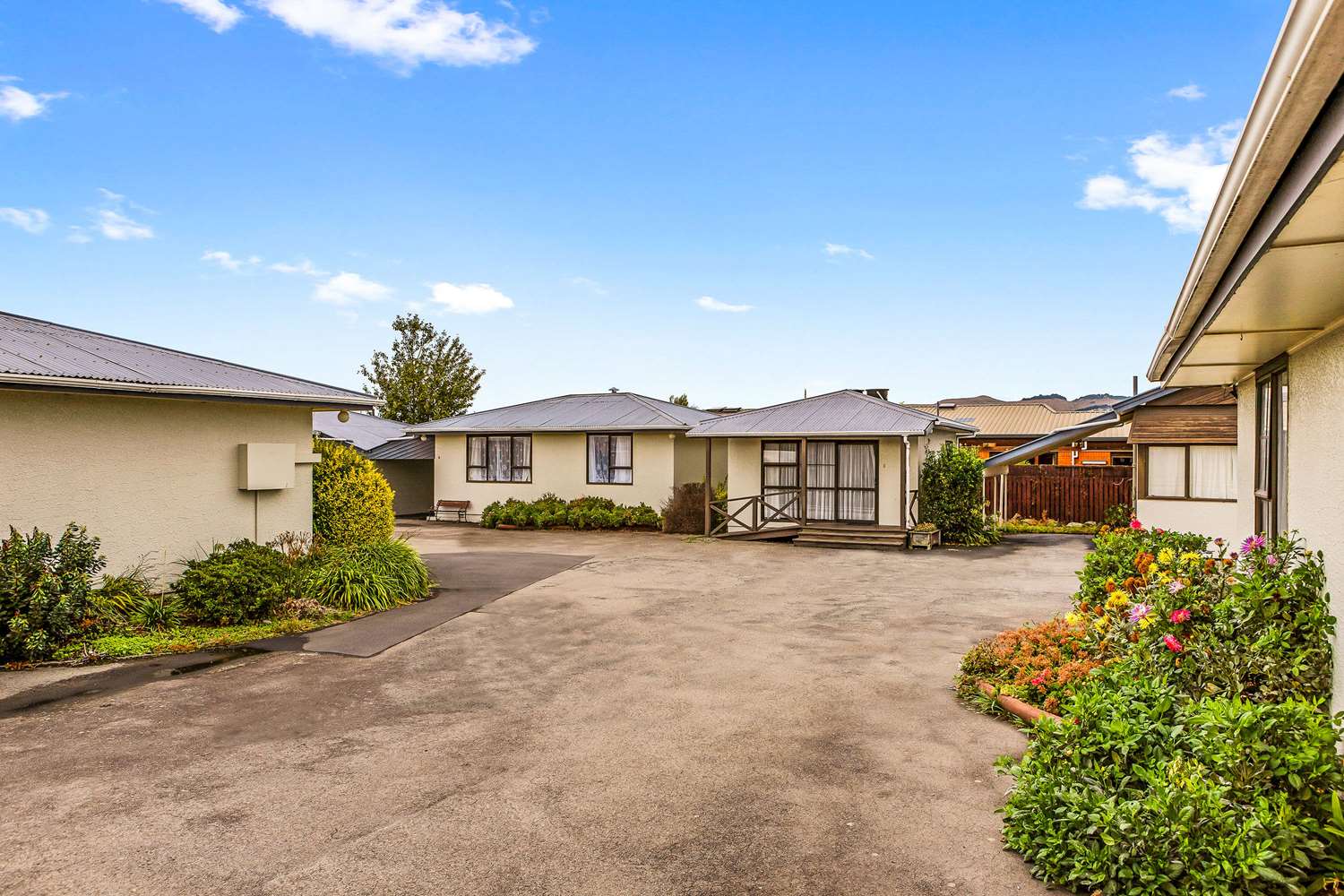Canterbury Court Motel 12/13