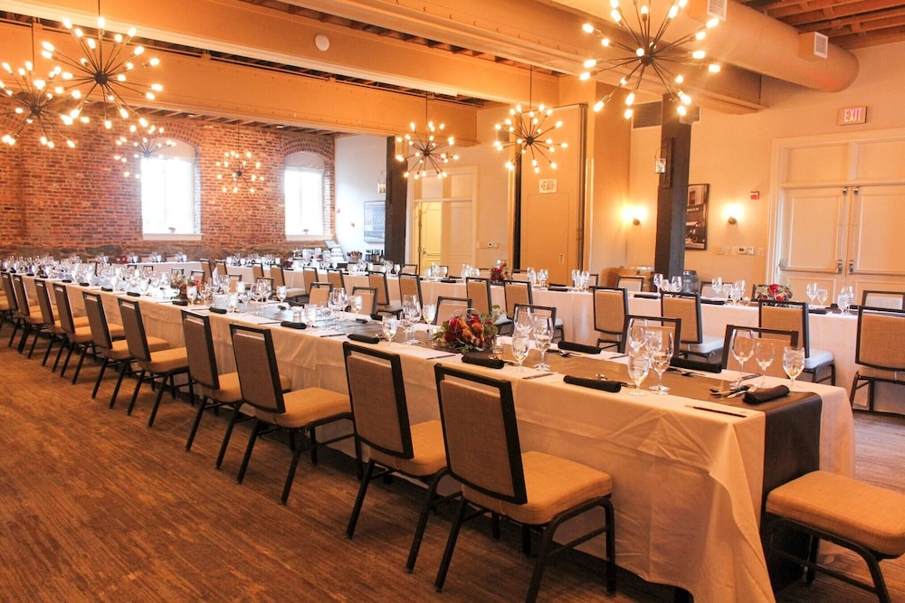 Craddock Terry Hotel, Lynchburg, a Tribute Portfolio Hotel 18/24
