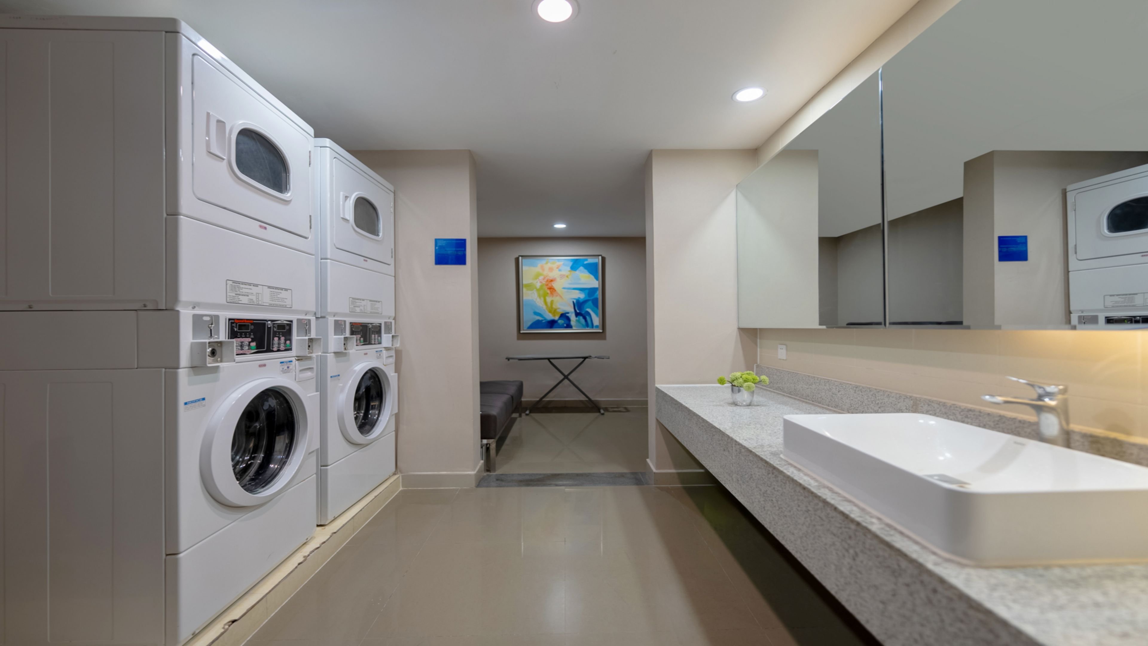 Holiday Inn Express Chongqing University Town 54/55