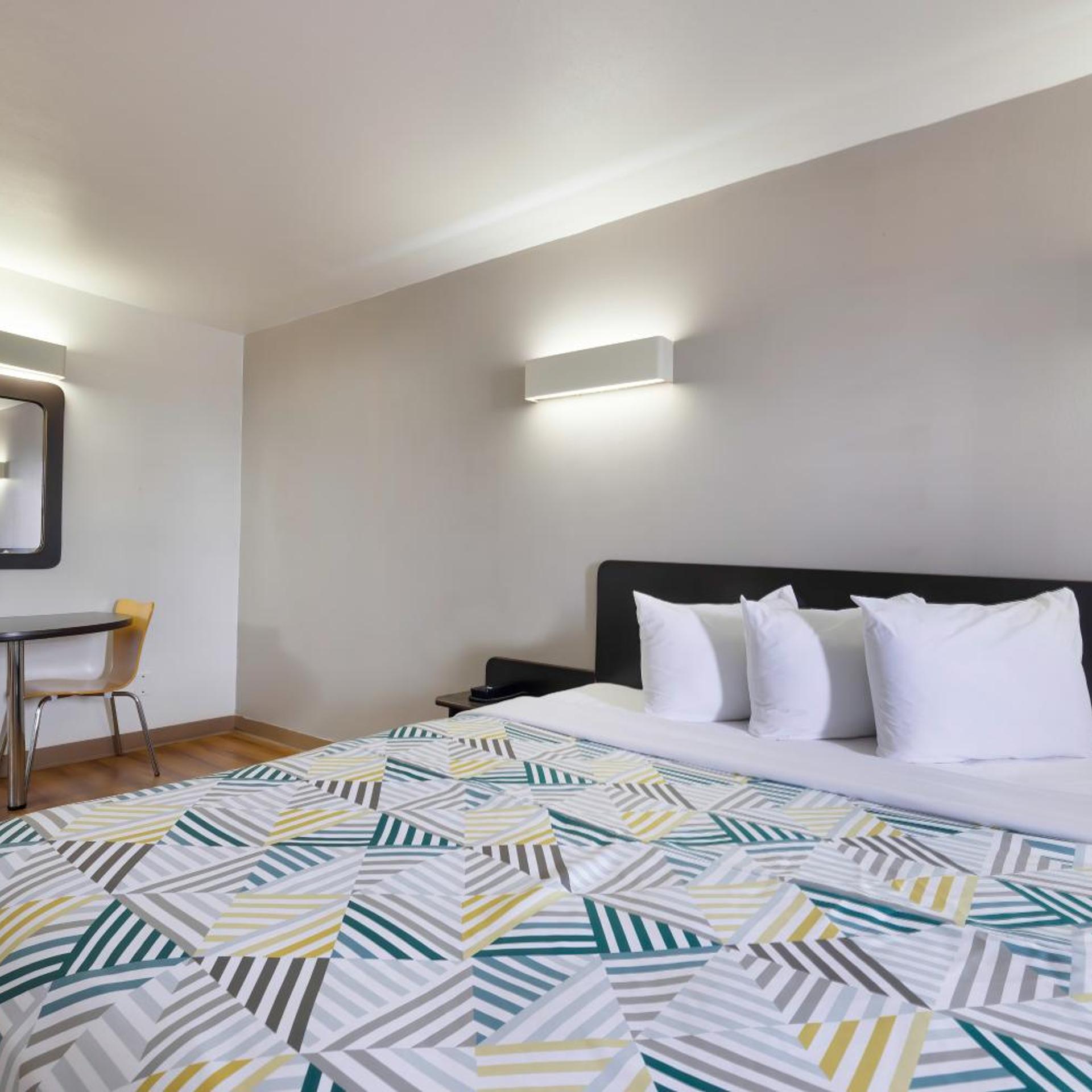Room, King Bed, Smoking, Accessible