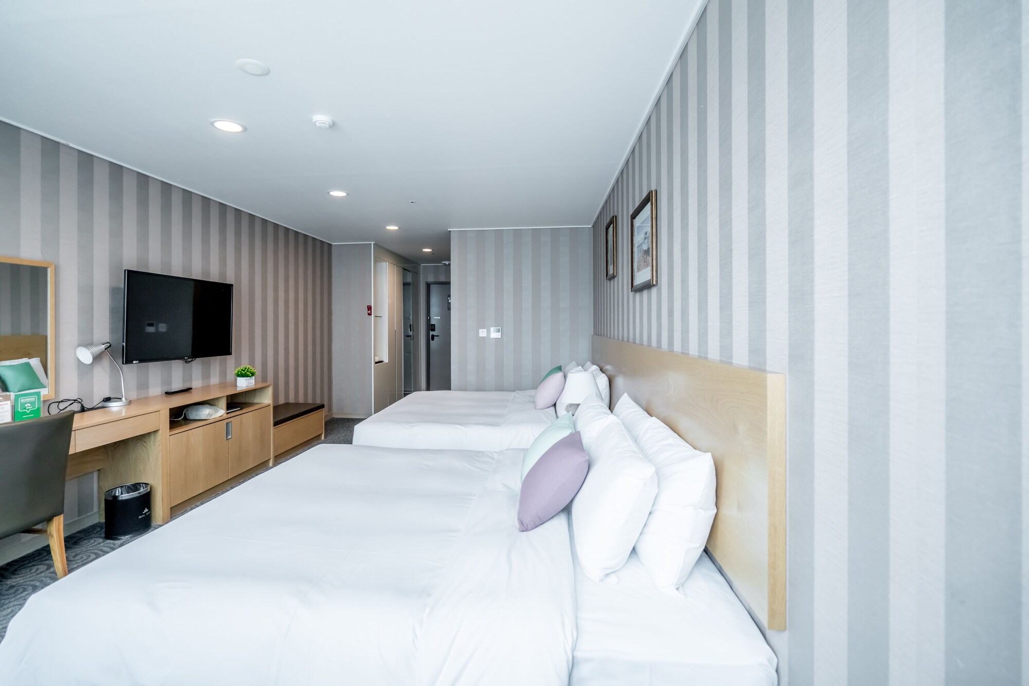 Deluxe, 2 King Beds, King and Twin Beds, Hotel Atrium Jongno 6/10
