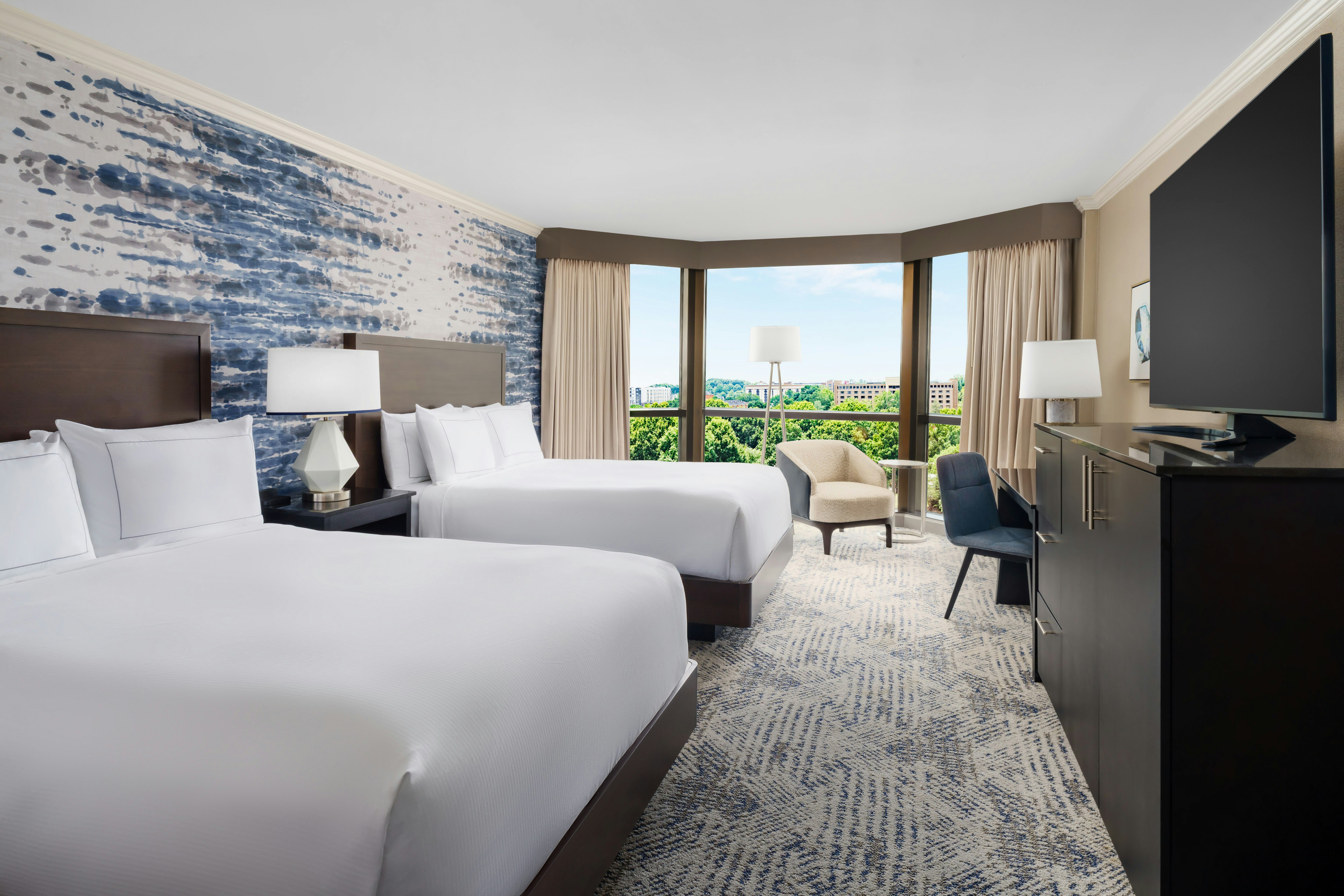 DELUXE, 2 QUEEN BEDS