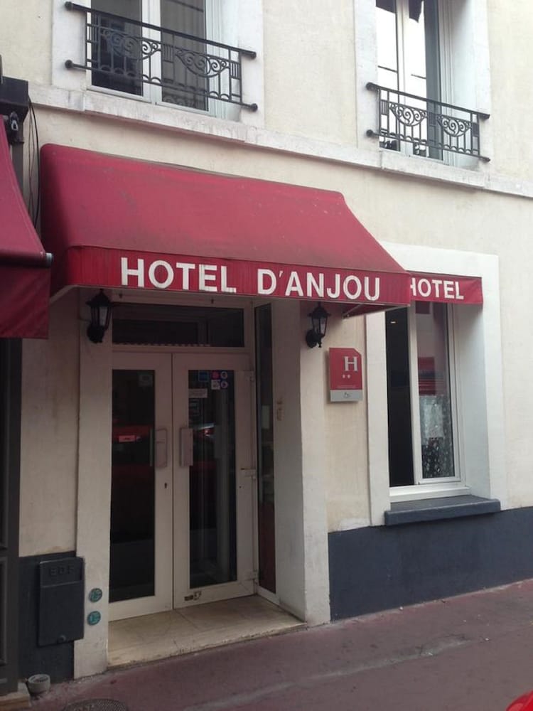 D'anjou Hotel in LEVALLOIS-PERRET