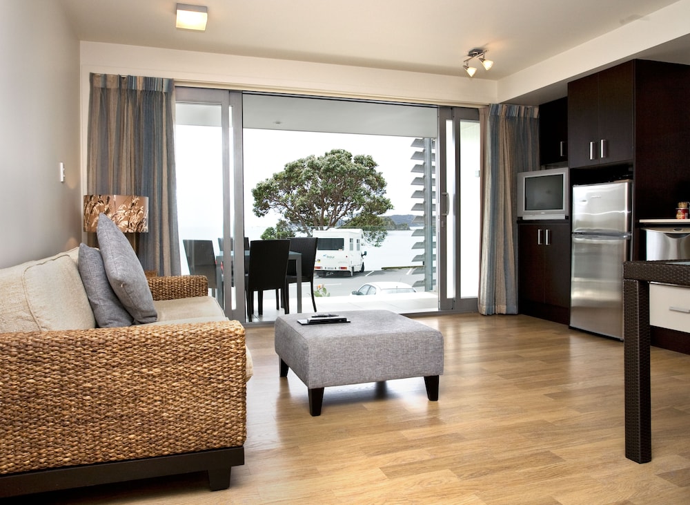 Sea Spray Suites 22/61