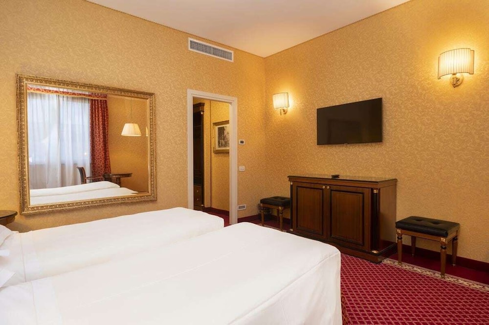 Hotel Maxim 9/48