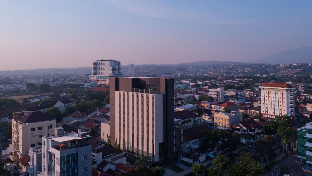 REZ Hotel 6/56