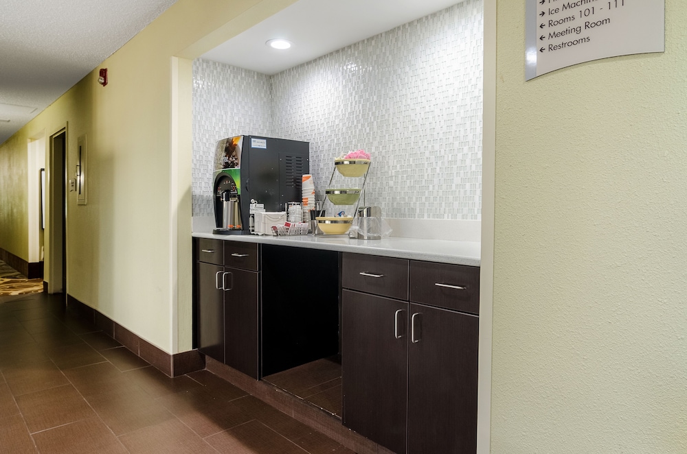 Quality Inn Whiteville North 10/37