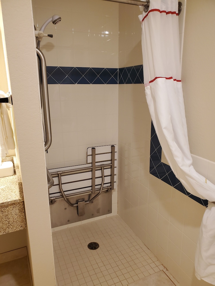 Cobblestone Suites Oshkosh 25/75