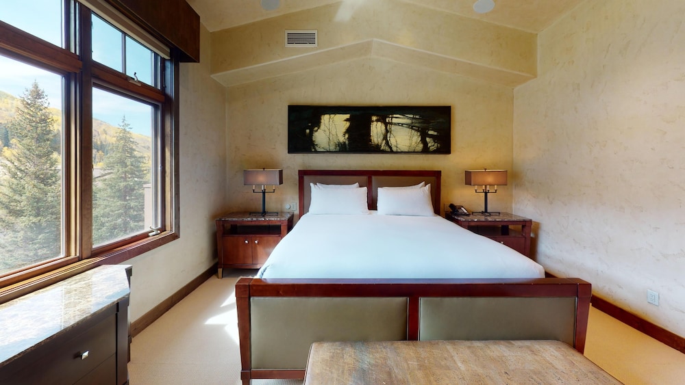 3 BEDROOMS, PENTHOUSE, DEN
