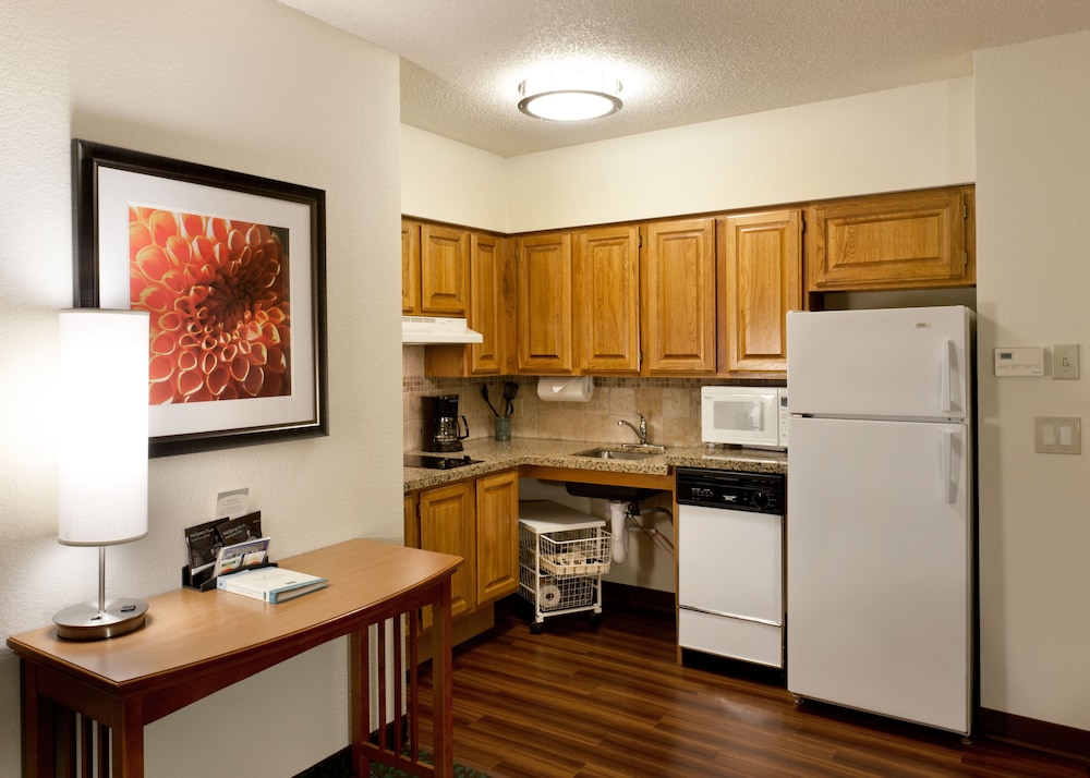Staybridge Suites Mpls Maple Grove Arbor Lakes 33/62