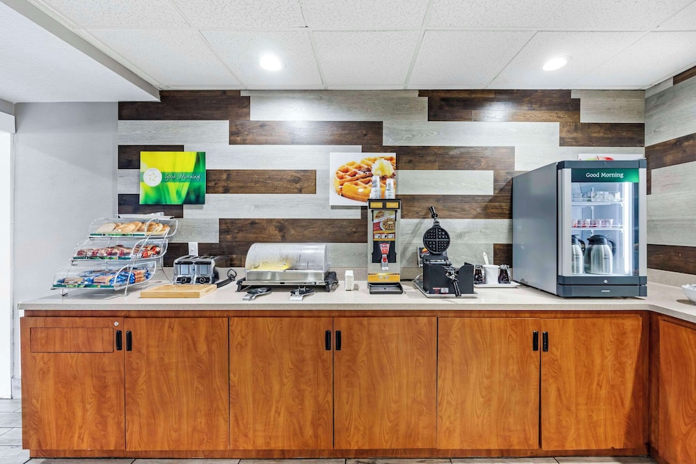 Quality Inn Clarksville 6/47