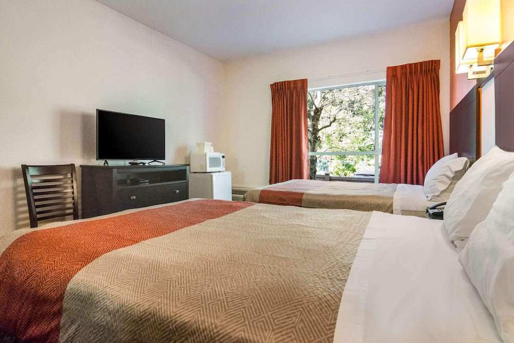 غرفة قياسية بسريرين مزدوجين، Motel6 Surrey BC 3/6