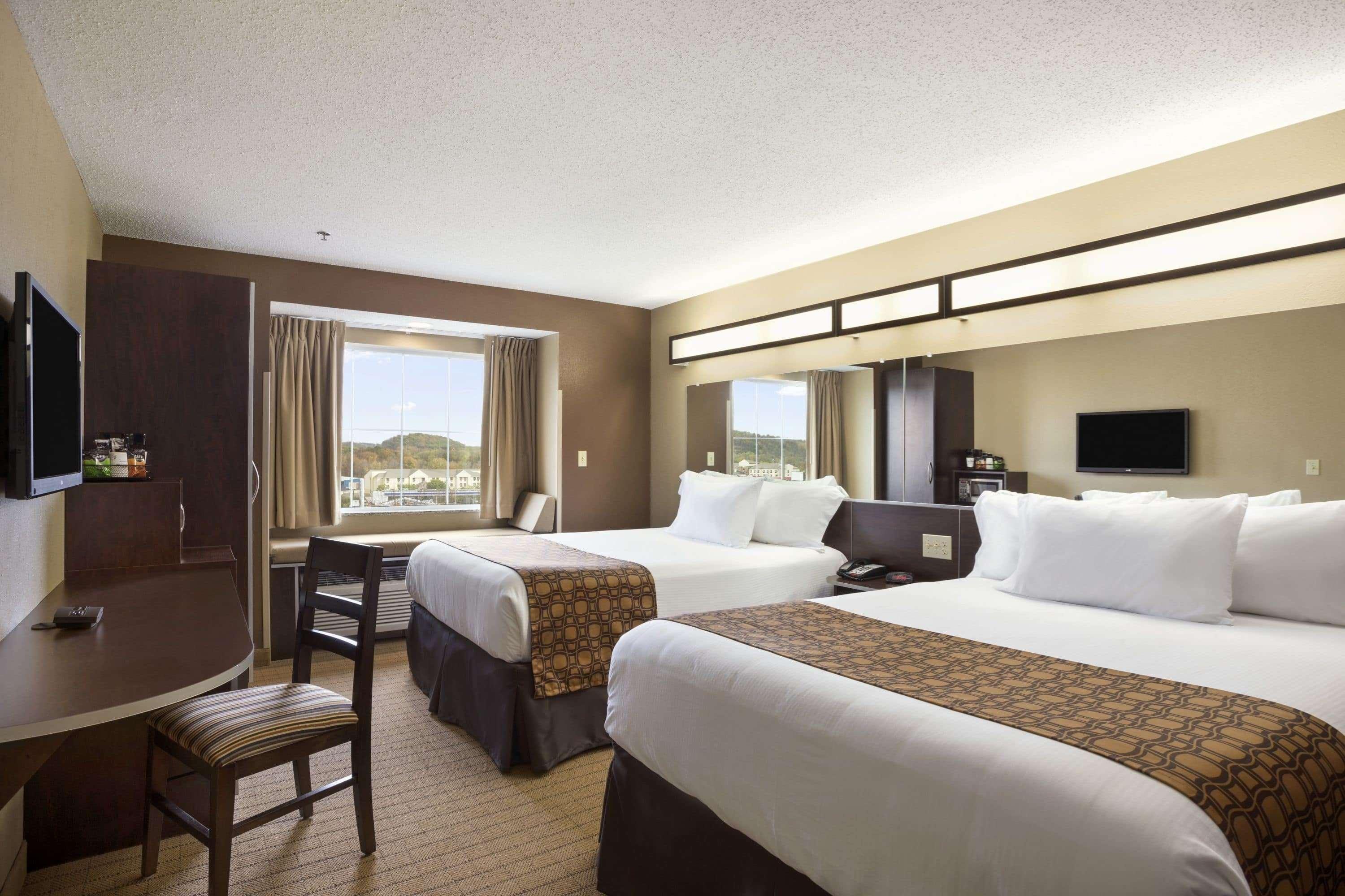 Deluxe, Quadruple, 2 Queen Beds