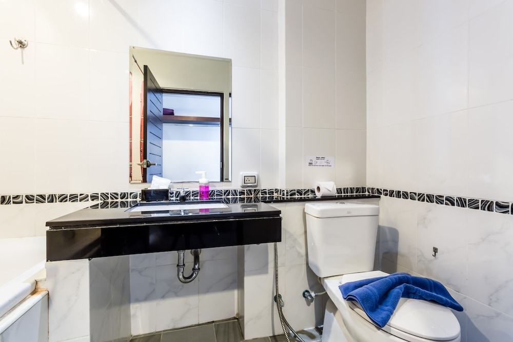 77 Bangla Hotel 33/35