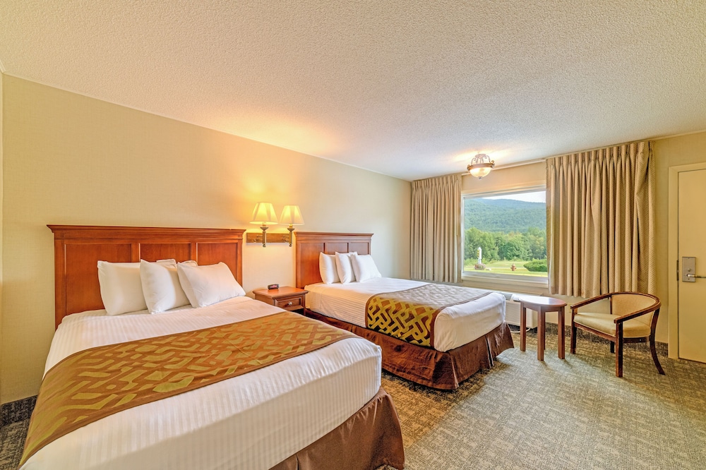 Town and Country Inn and Resort 13/50