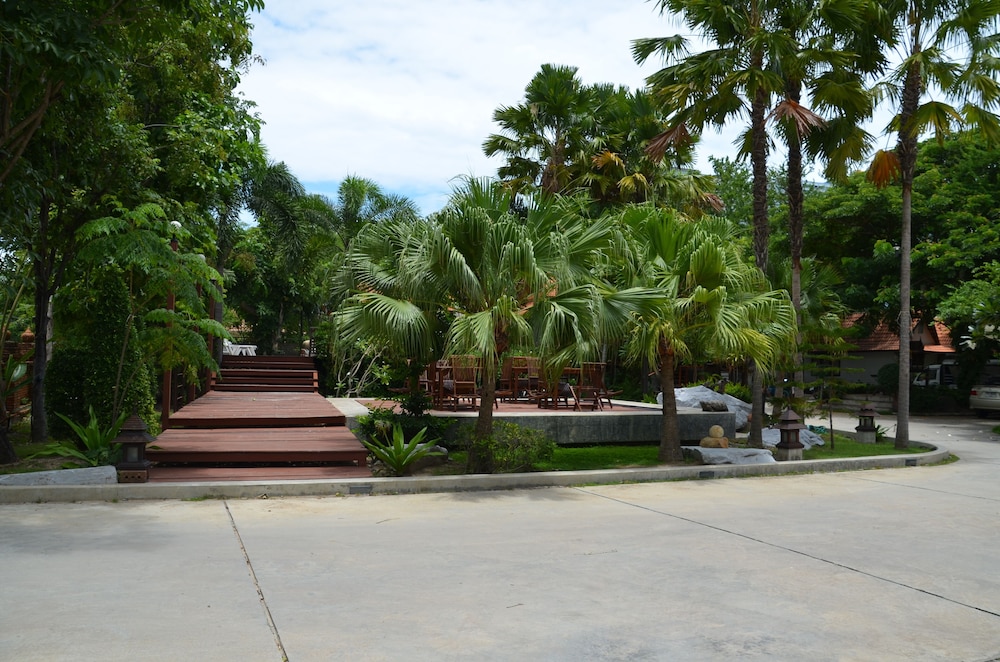 Inrawadee Resort 56/68