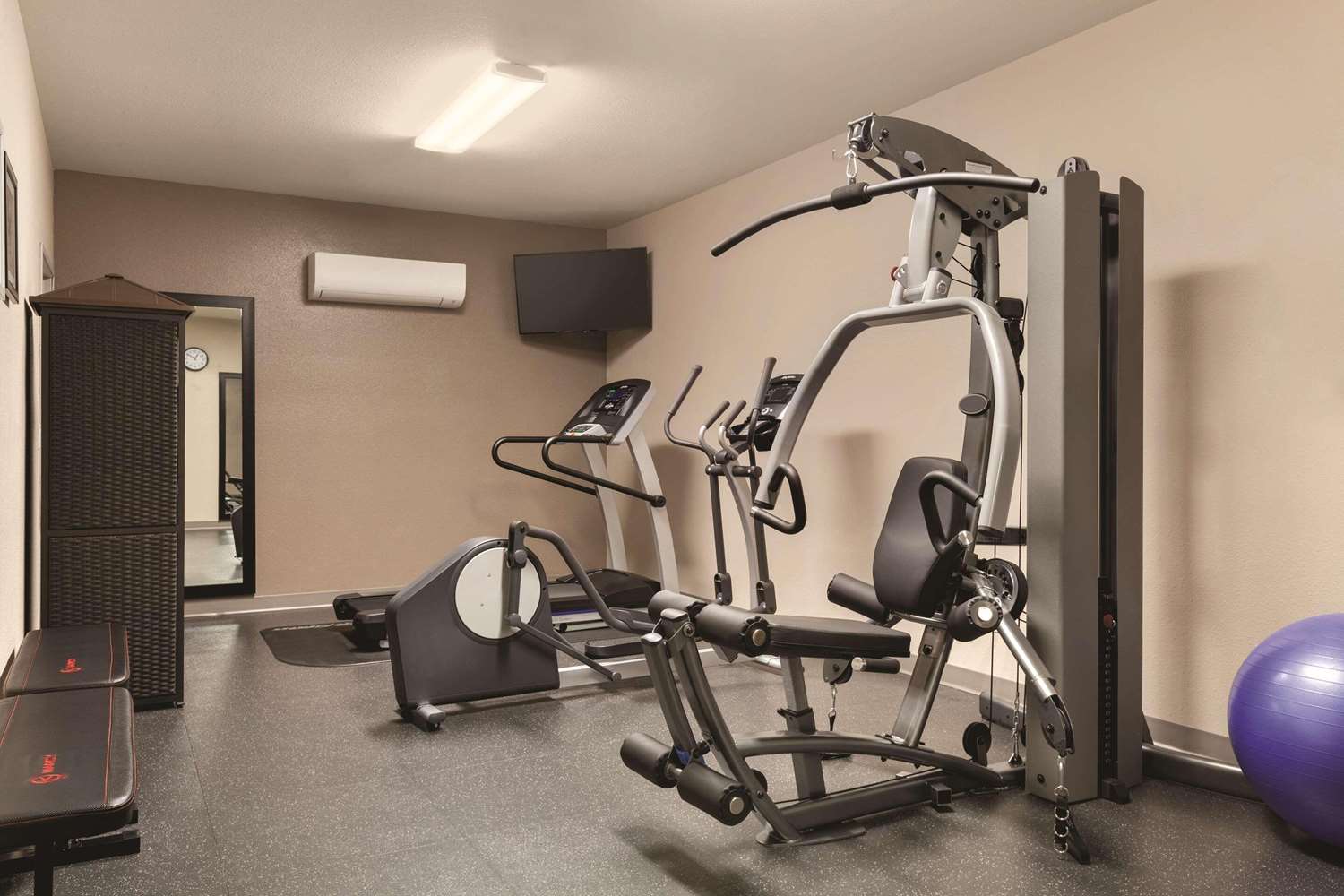 Country Inn & Suites by Radisson, Prineville, OR 6/21