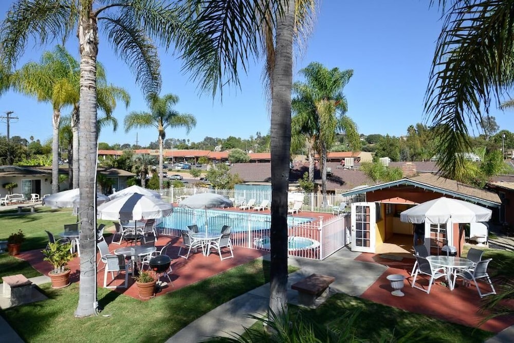 Fallbrook Country Inn 14/65