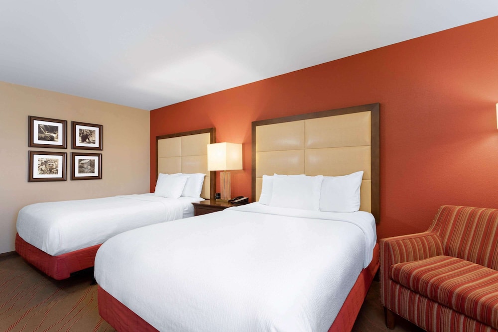 غرفة بسريرين كوين لذوي الإعاقة، La Quinta Inn Suites Pigeon Forge 5/10