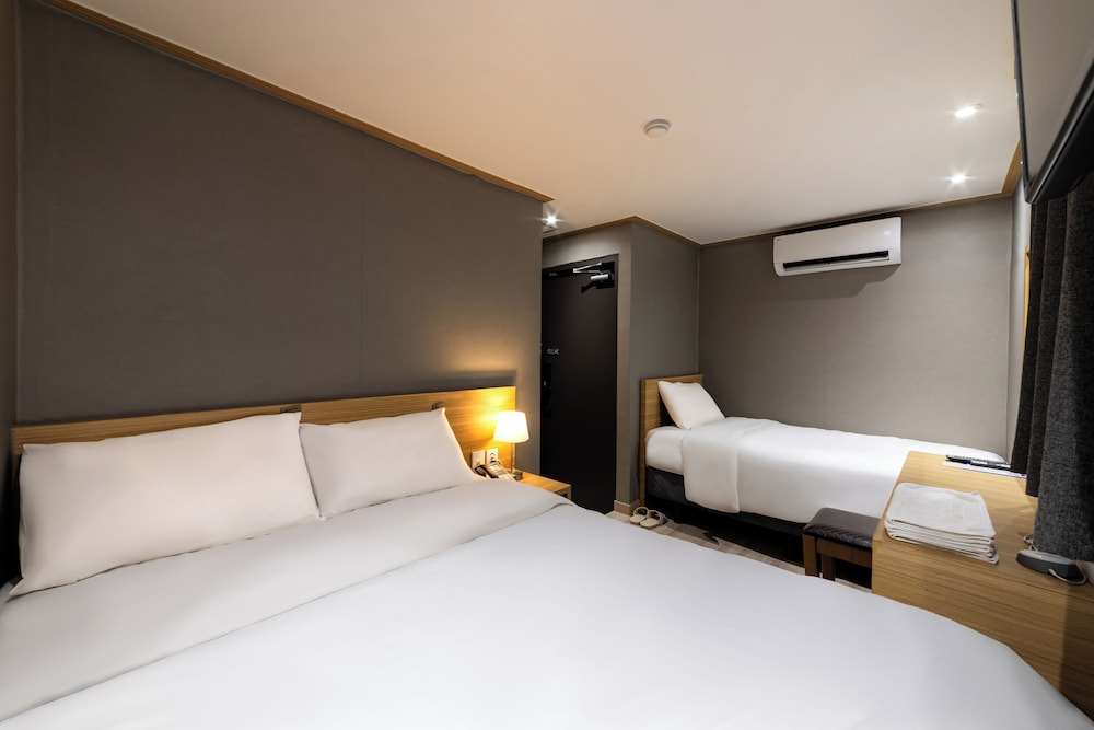 DELUXE, TWIN BEDS