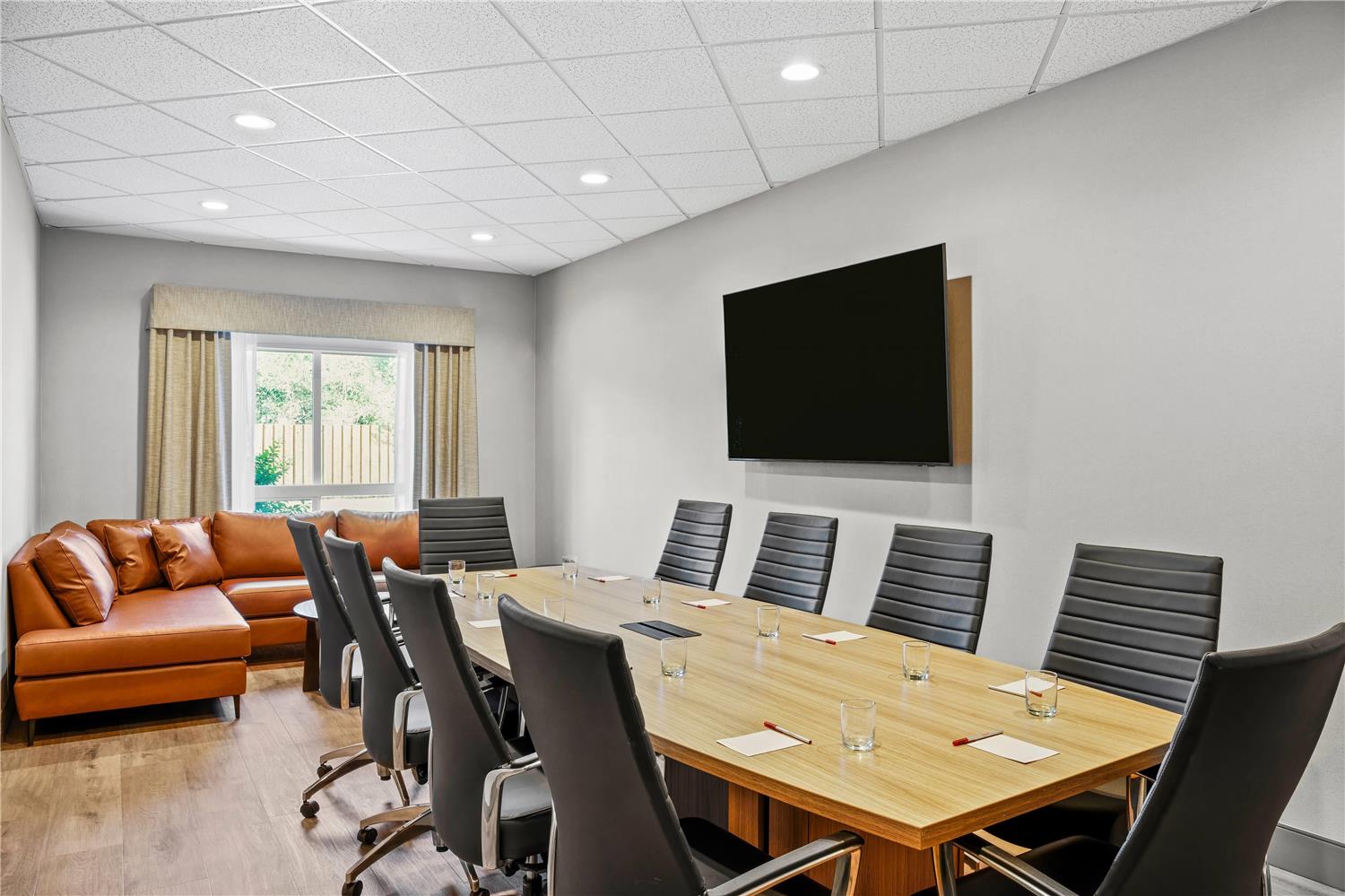 Ramada By Wyndham Drumheller Hotel & Suites 22/27
