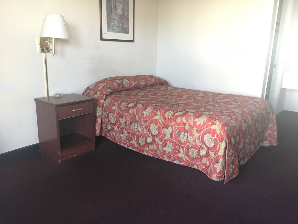 Travelodge by Wyndham Richmond Kentucky 17/35