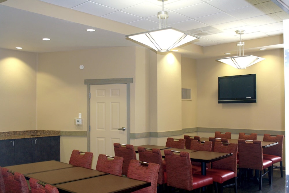 Extended Stay America San Rafael - Francisco Boulevard East 43/57