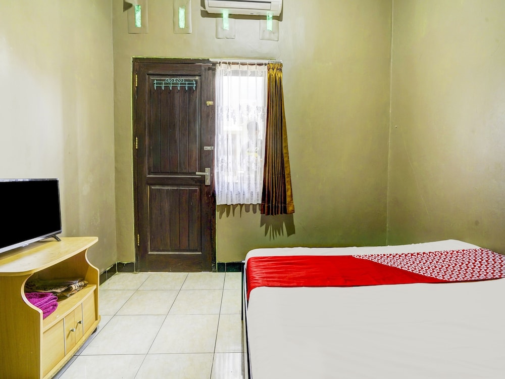 OYO 113676 Wisma Al-fahmi Syariah 10/25