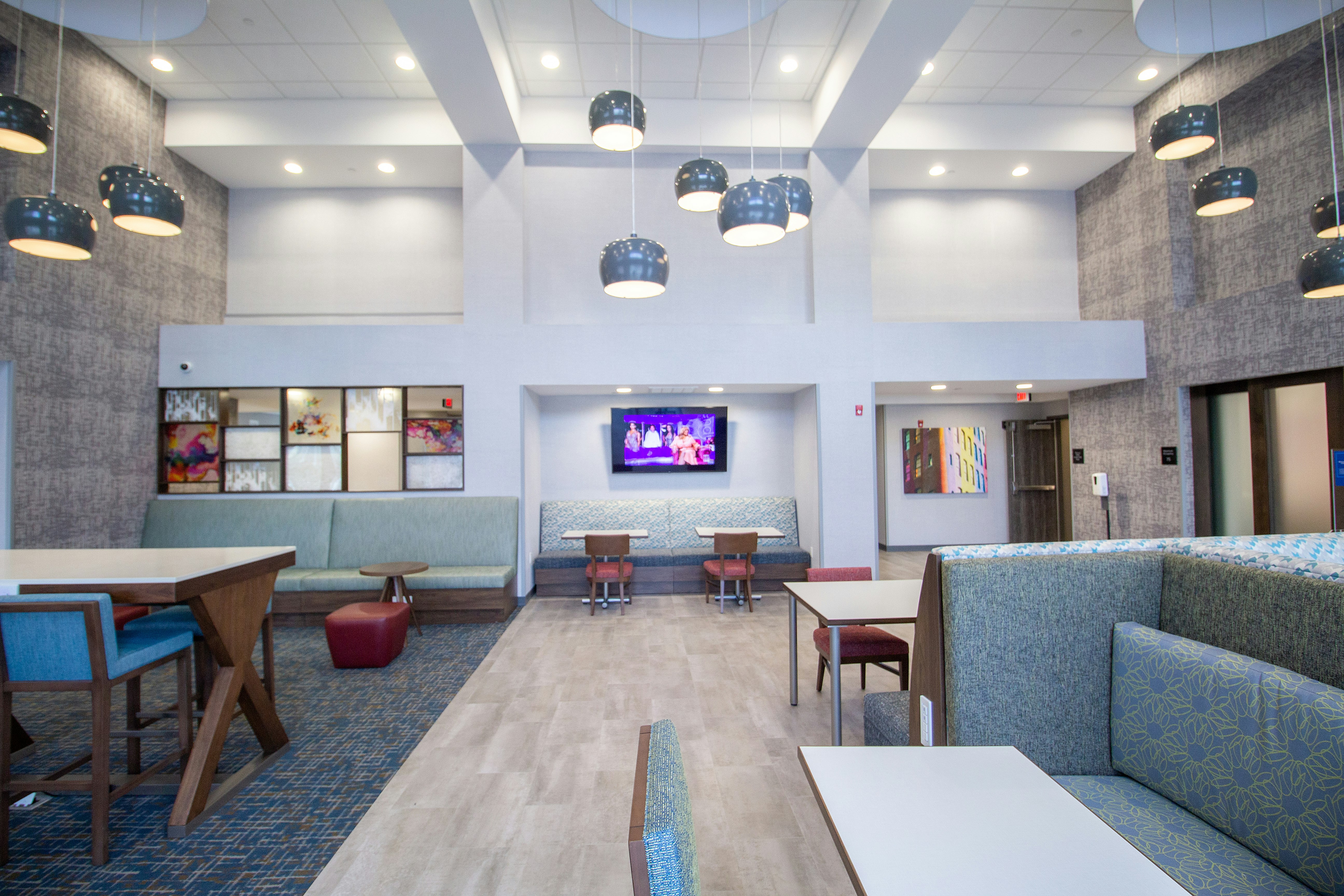 Hampton Inn Suites North Attleboro 17/34