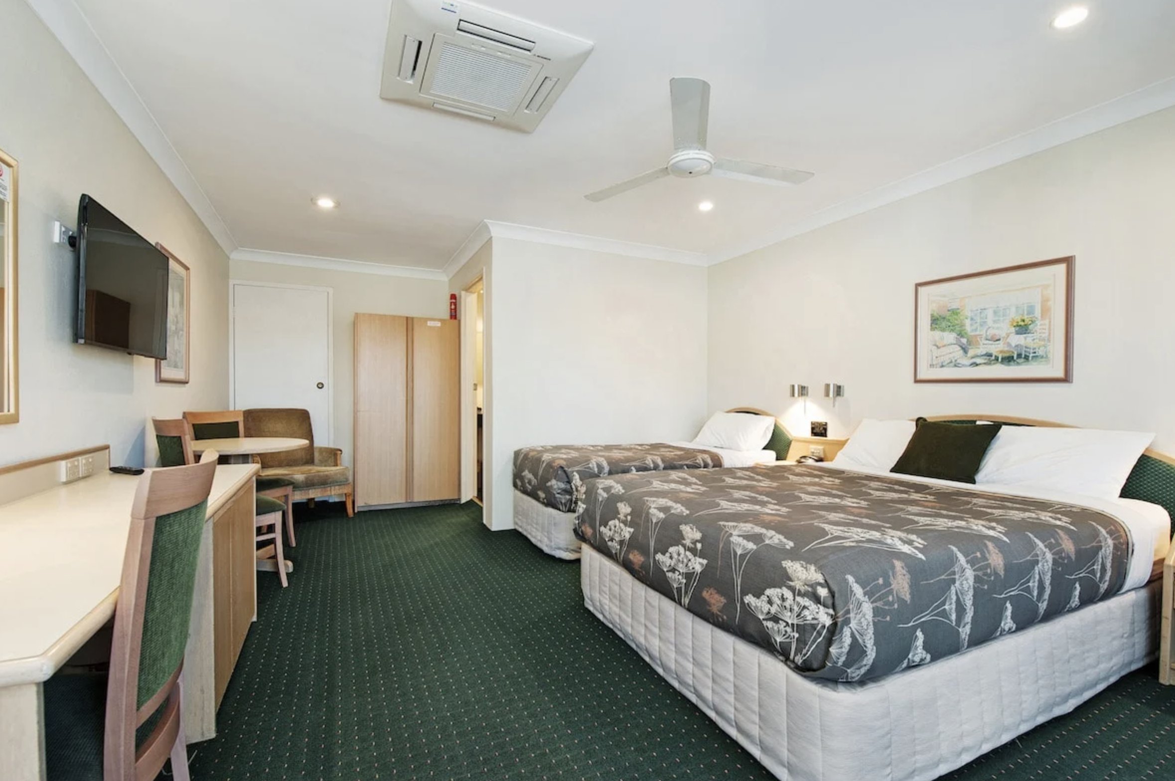 Colonial Terrace Motor Inn 6/29