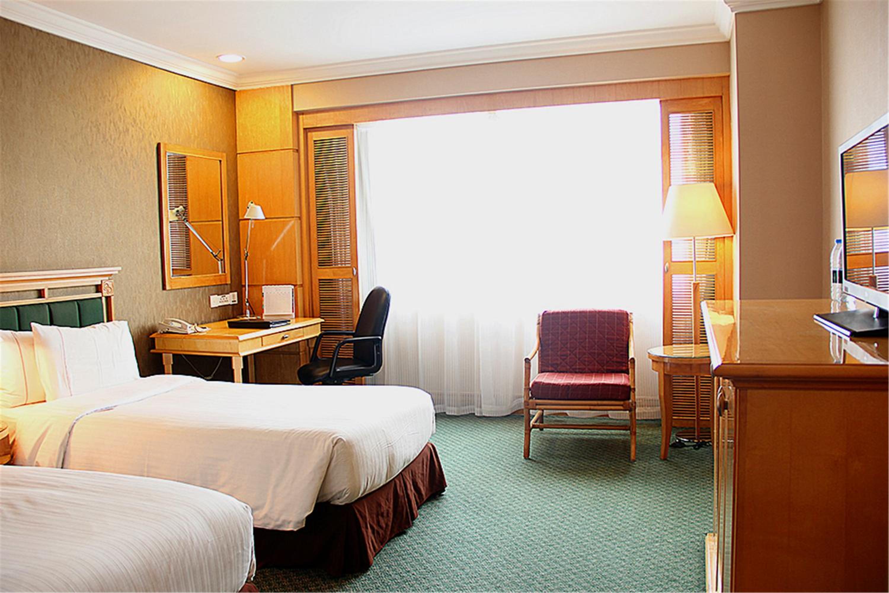 SUPERIOR KING ROOM