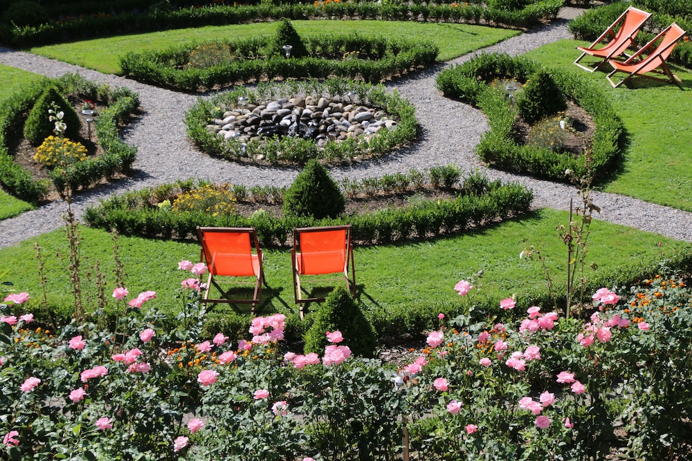 Alpenrose Hotel and Gardens 41/50