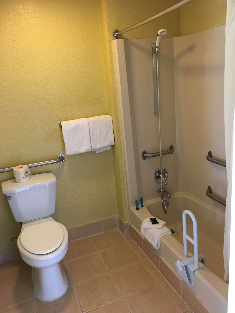 Americas Best Value Inn Conyers 23/54