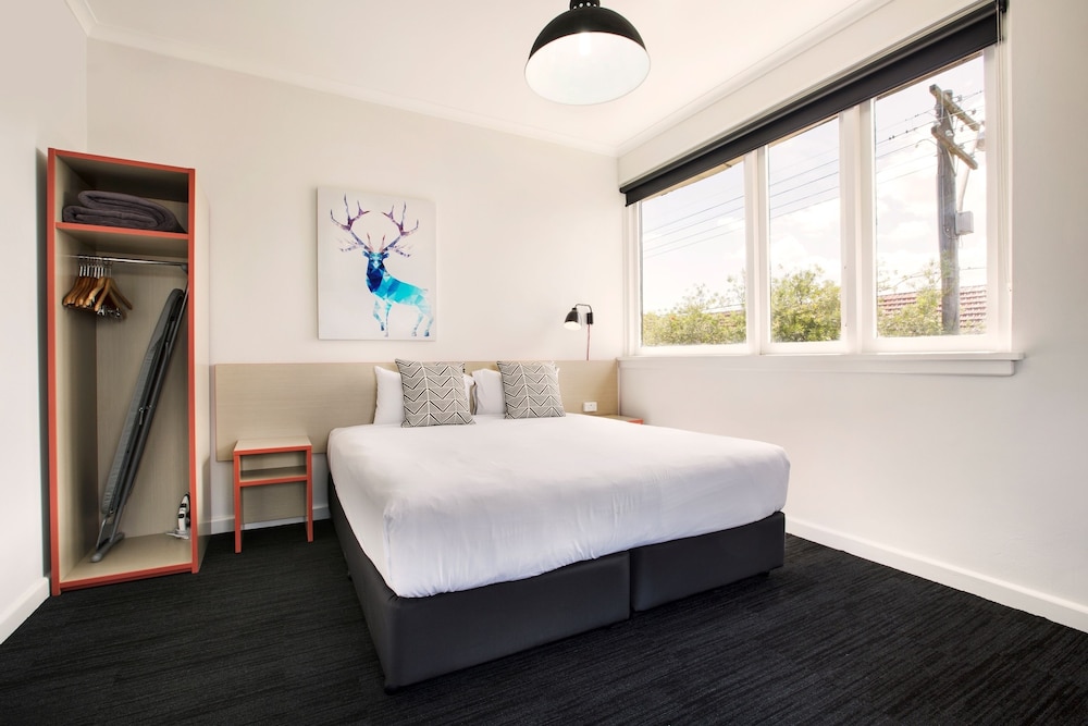 Greenacre Hotel 12/53