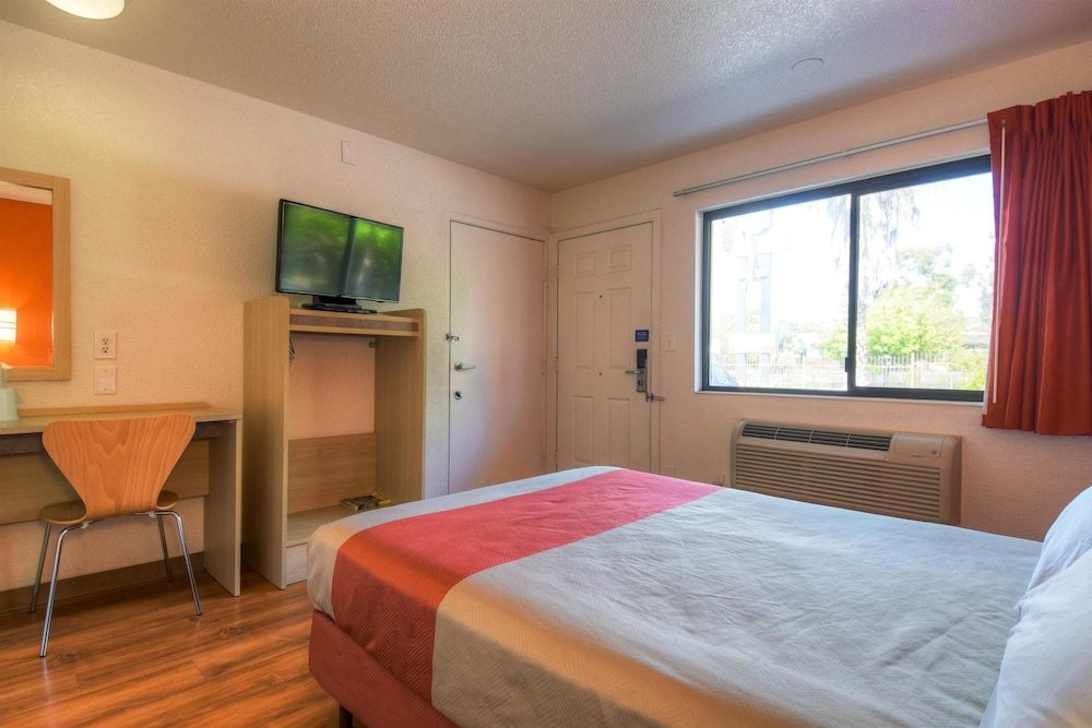 Motel6 San Ysidro, CA - San Diego Border 29/41
