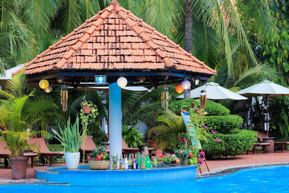Four Oceans Resort 2/42