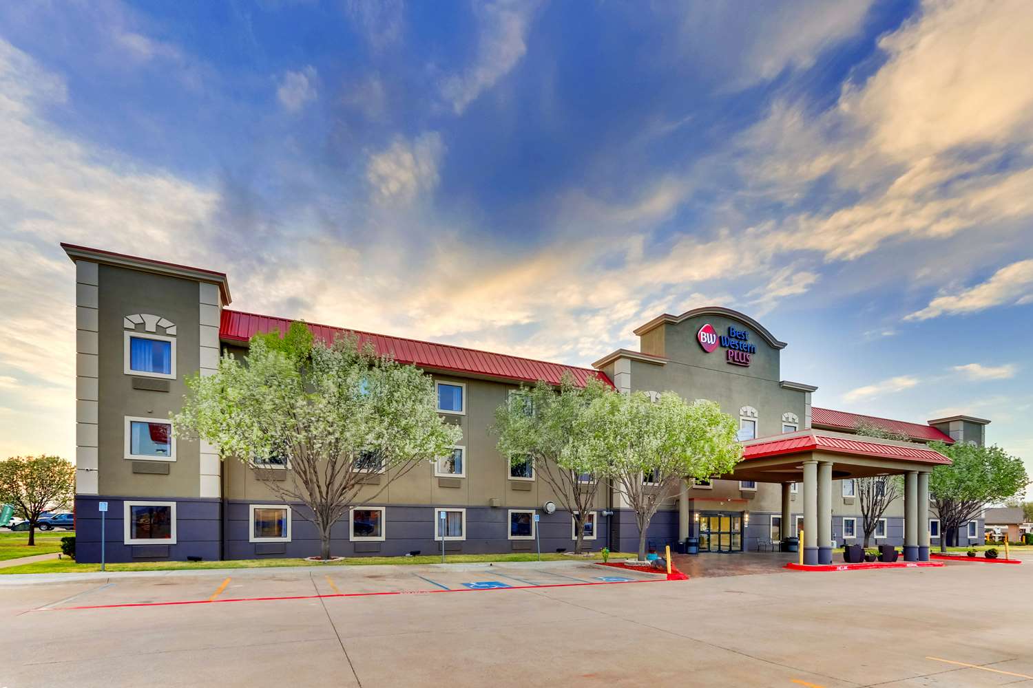 Best Western Plus University Inn and Suites 31/34