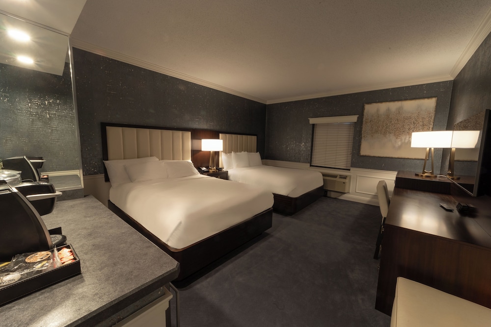 Luxury, 2 Queen Beds