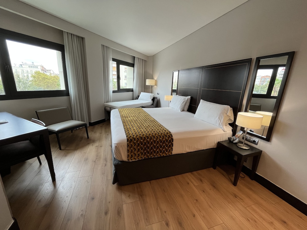 ROOM, DOUBLE OR TWIN BED, WITH EXTRA BED