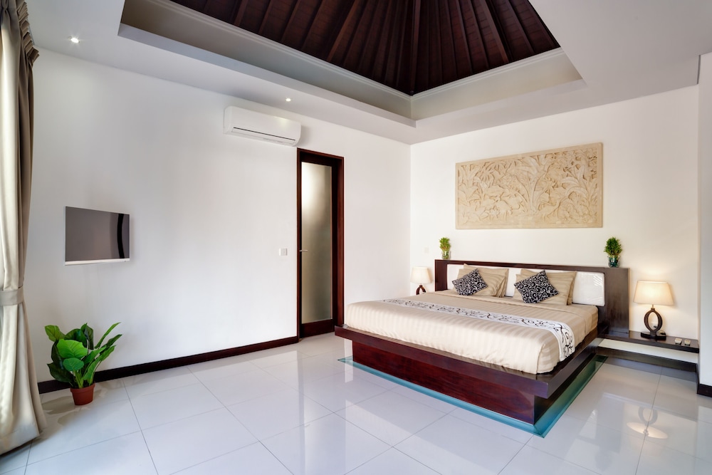 2 BEDROOMS, FAMILY, VILLA, POOL VIEW