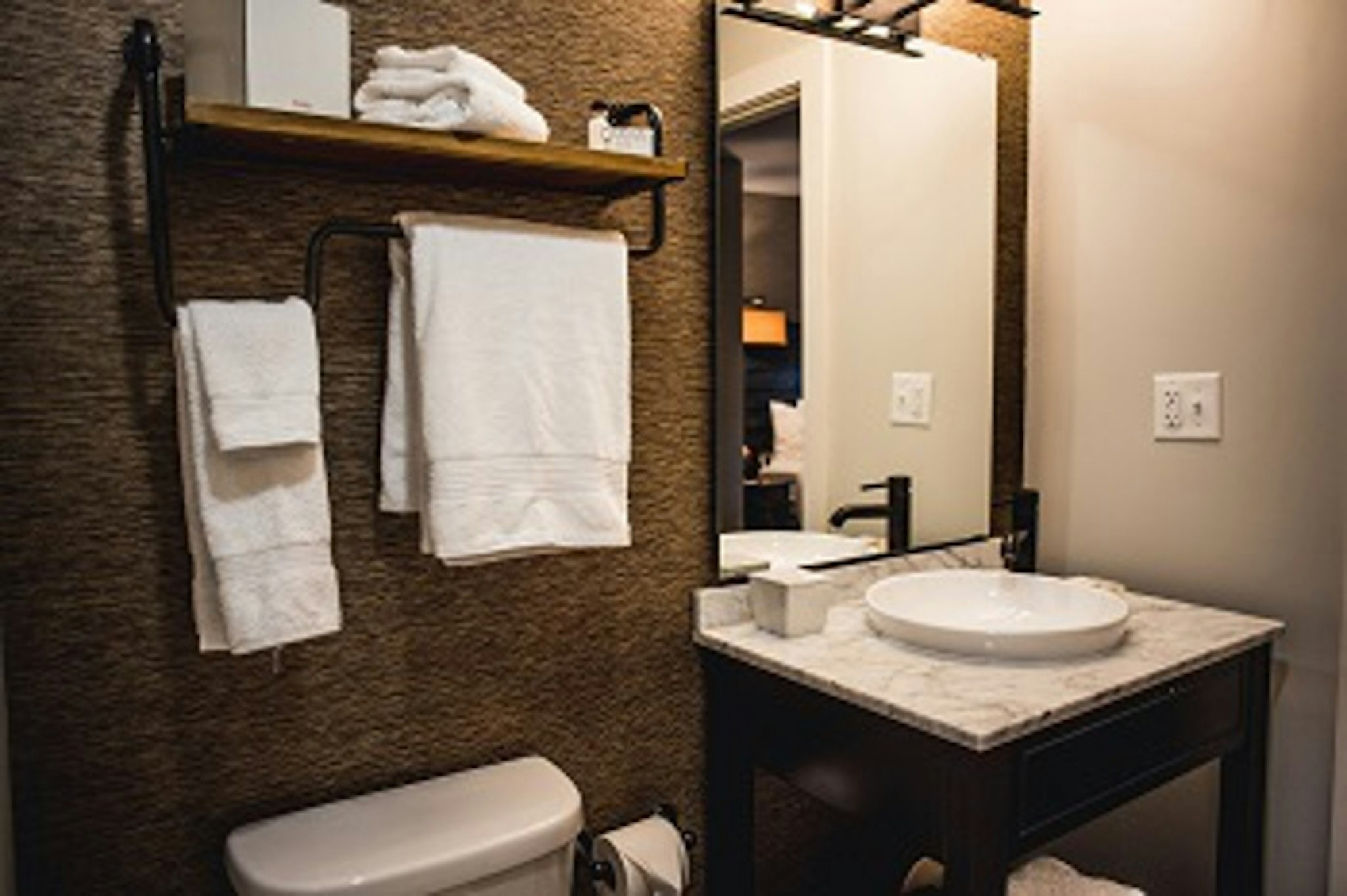 Hi-Ho: A Hi-Tech Hotel 42/44