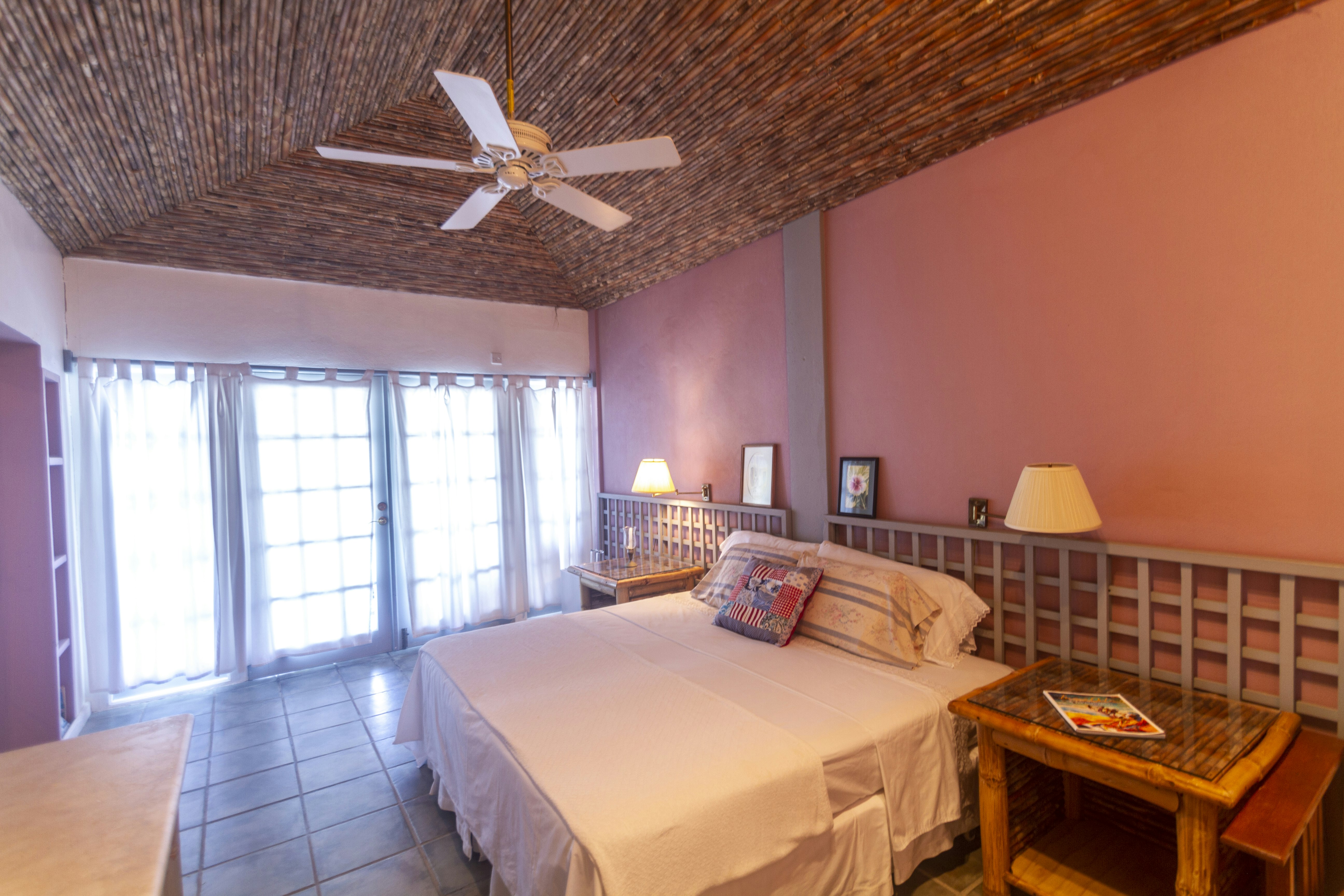Bequia Beachfront Villa Hotel 25/83