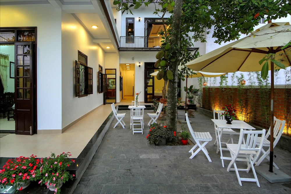 BLUE LAKE HOMESTAY 10/56