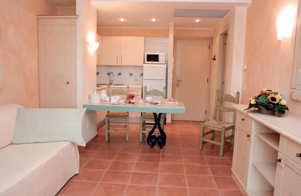 Lantana Resort Hotel and Apartments 49/68