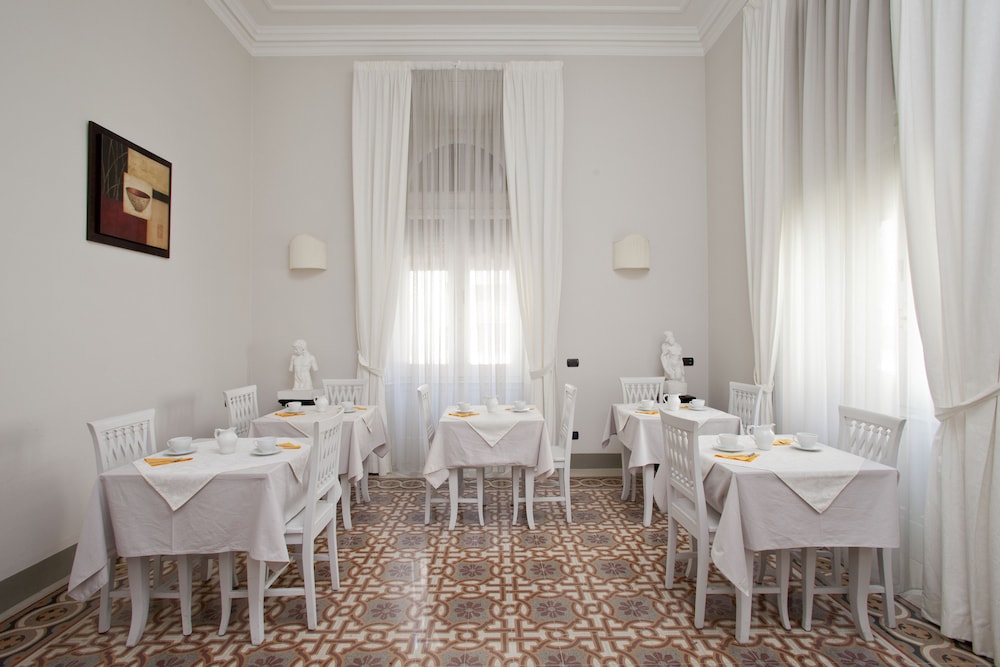Palazzo Lombardo 37/44