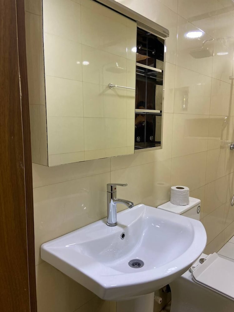 Solitude Hotel Yaba 45/50