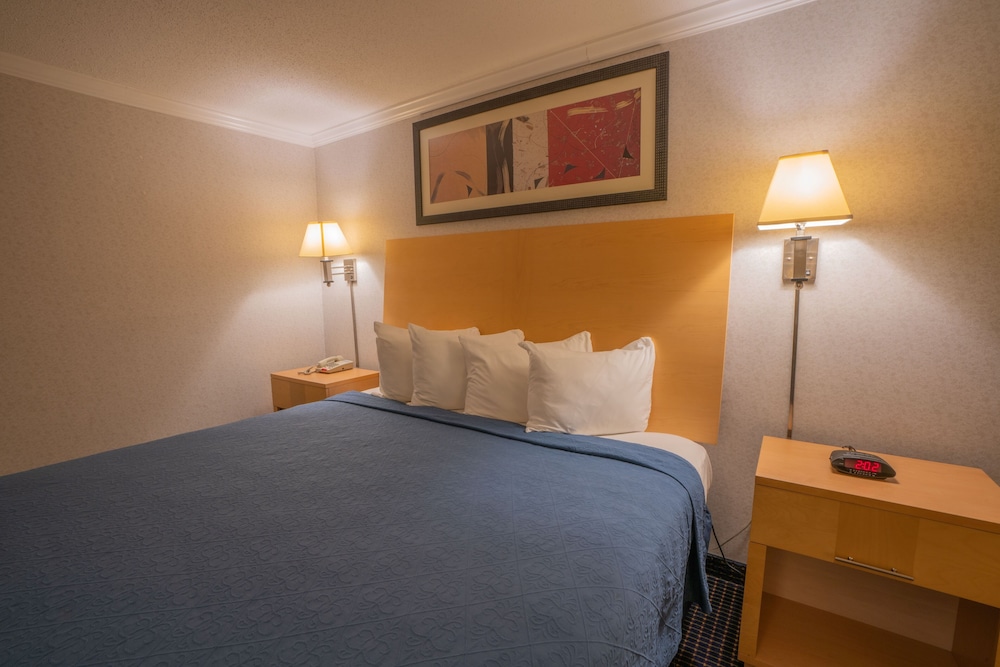 Ambassador Inn Suites 26/43